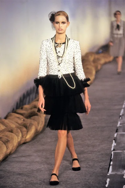 Look 10
